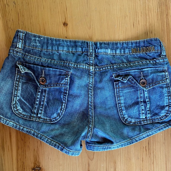 Women’s Billabong jean shorts. Size 5. Very short!!! - Picture 2 of 4
